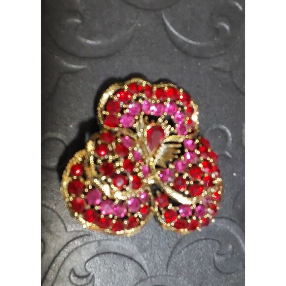 Signed Vintage Weiss Brooch Cluster Red Design Prong set  Pink & Red RHINESTONES - Picture 1 of 5